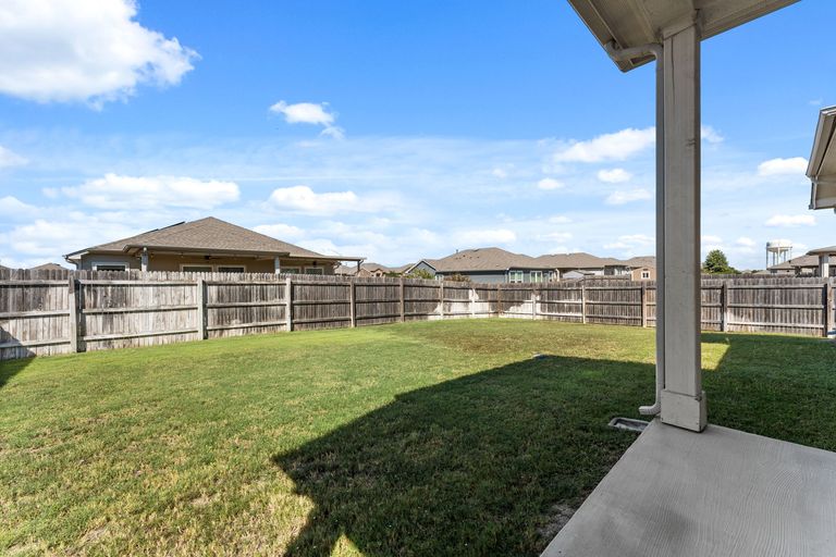 22-web-or-mls-510-bridgestone-way-19.jpg