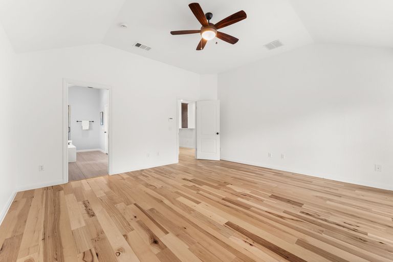 22-web-or-mls-5900-savin-hill-ct-27.jpg