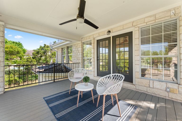22-web-or-mls-6-dovedale-cove-24.jpg
