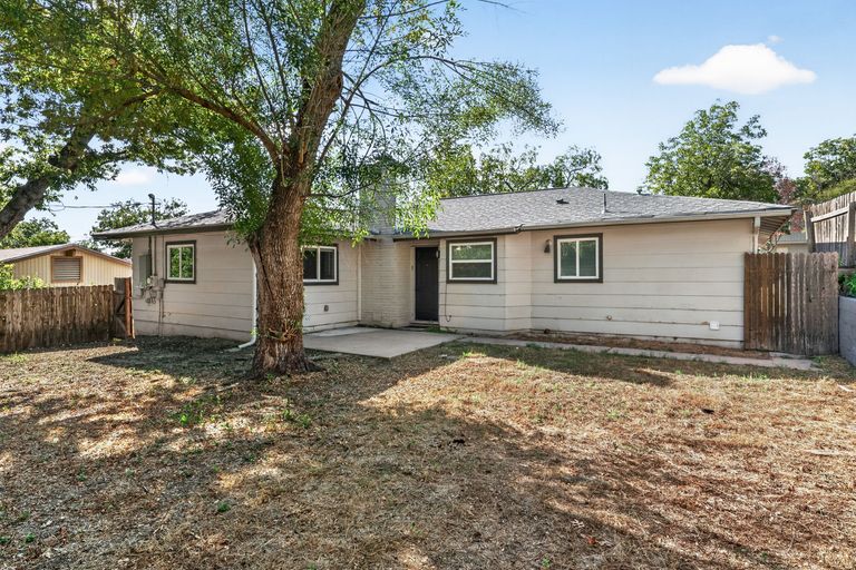 22-web-or-mls-6913-la-salle-dr-(22-of-25).jpg