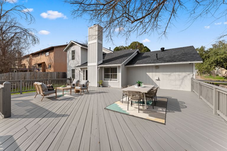 22-web-or-mls-8409-spring-valley-dr-4.jpg