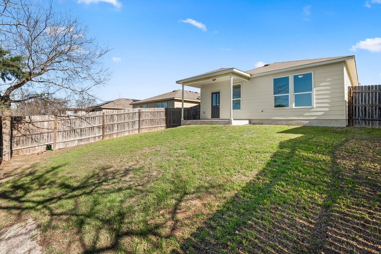 22-web-or-mls-9217-southwick-dr-21-1741818278.jpg