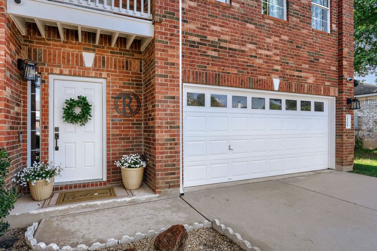 2204-lexfield-ln---web-quality---004---04-exterior-front.jpg