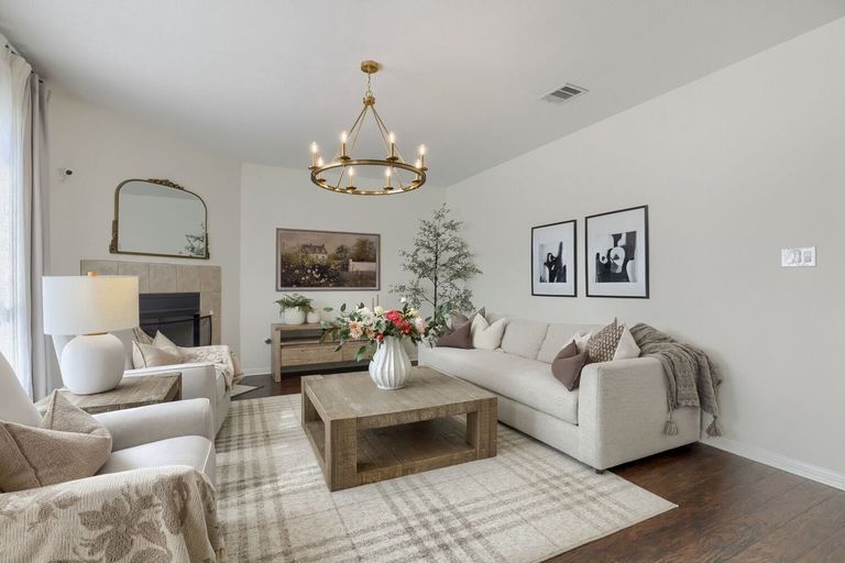 2204-lexfield-ln---web-quality---005---05-living-room~2.jpg