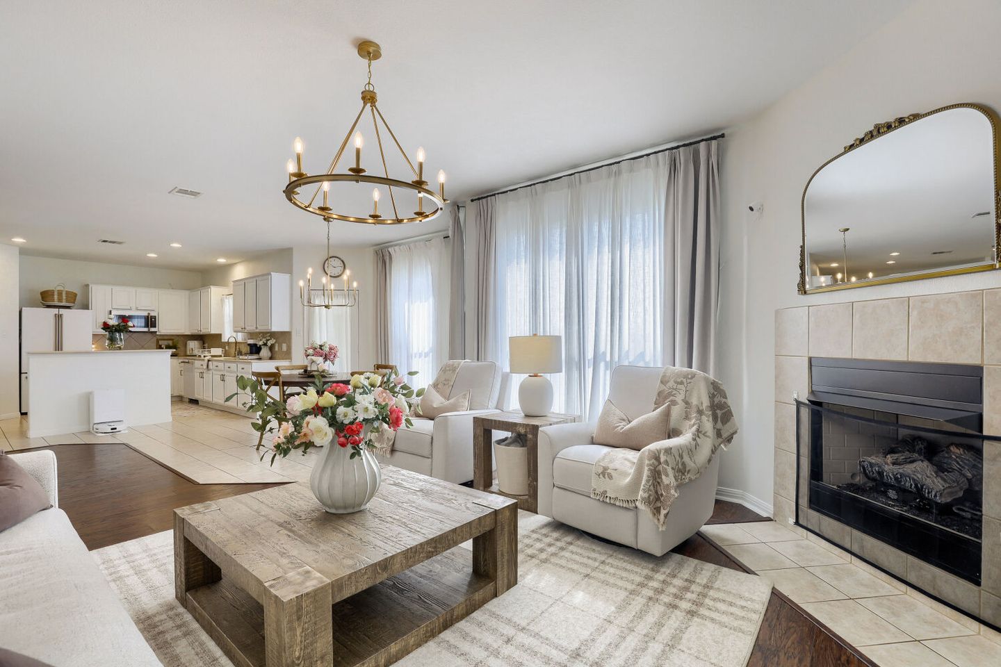 2204-lexfield-ln---web-quality---006---06-living-room.jpg
