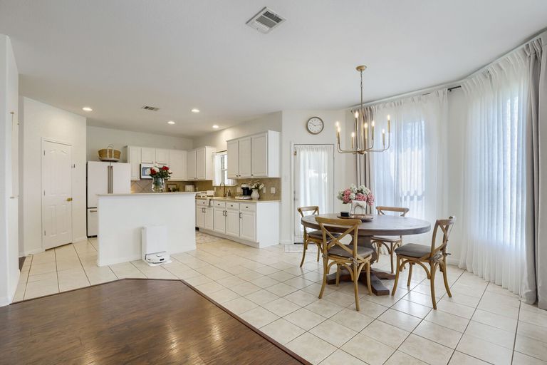 2204-lexfield-ln---web-quality---011---11-dining-room.jpg