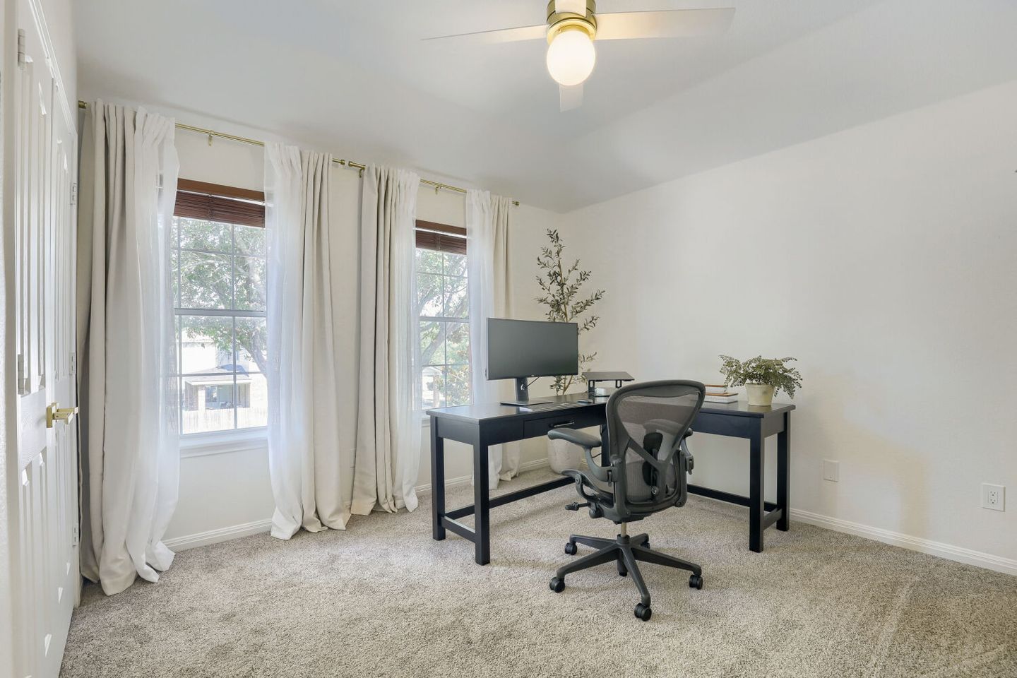 2204-lexfield-ln---web-quality---012---12-office.jpg
