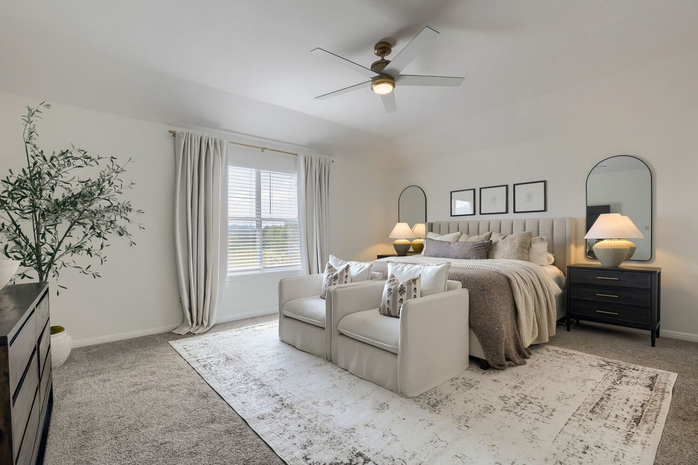 2204-lexfield-ln---web-quality---021---21-primary-bedroom.jpg