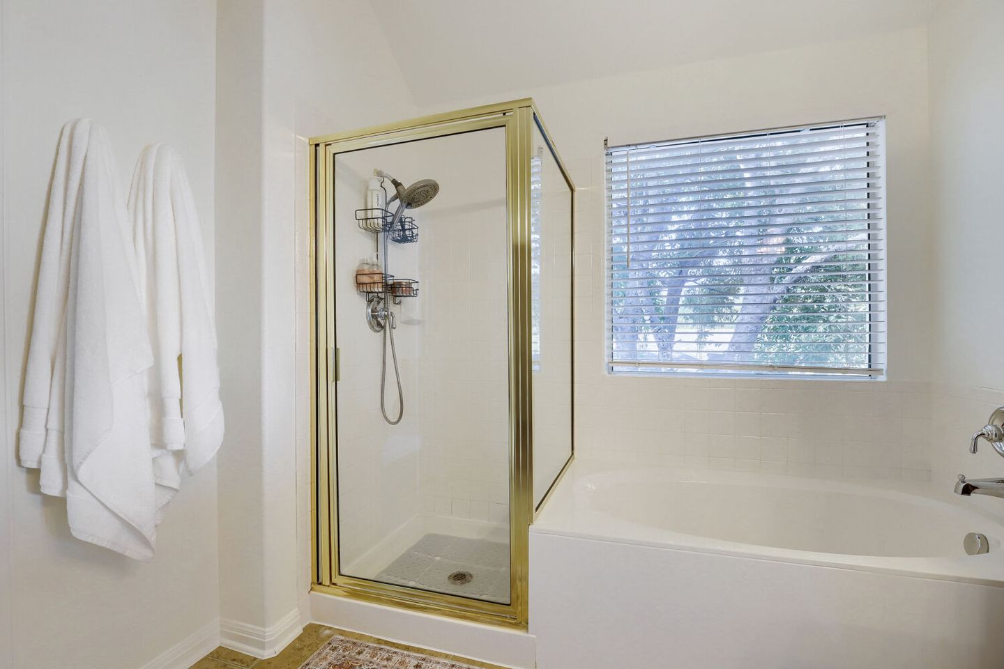 2204-lexfield-ln---web-quality---024---24-primary-bathroom.jpg