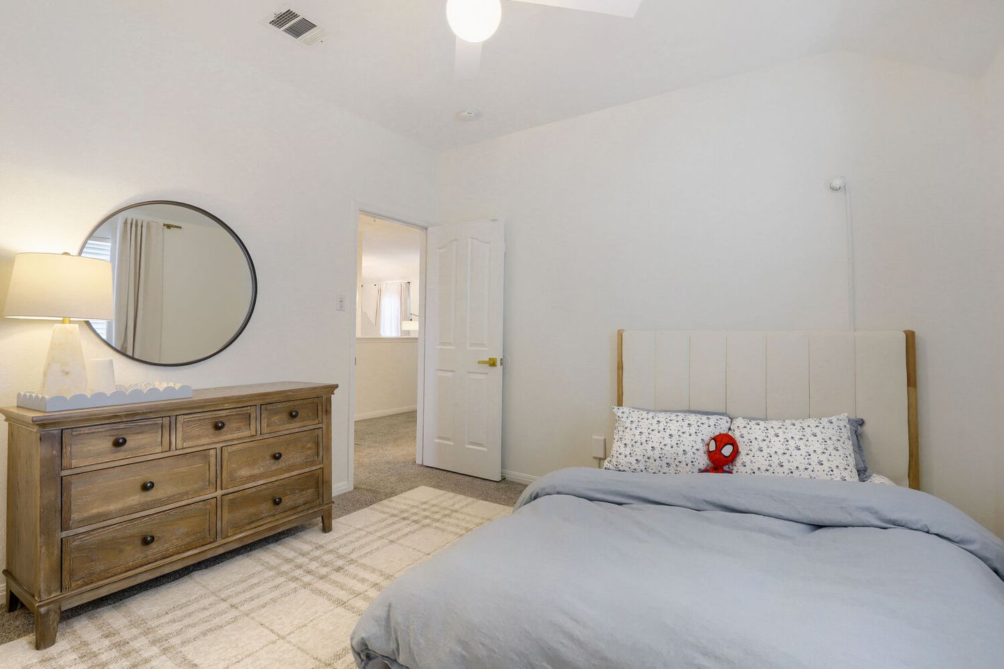 2204-lexfield-ln---web-quality---027---27-bedroom.jpg