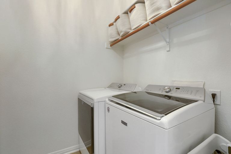 2204-lexfield-ln---web-quality---031---31-laundry-room.jpg