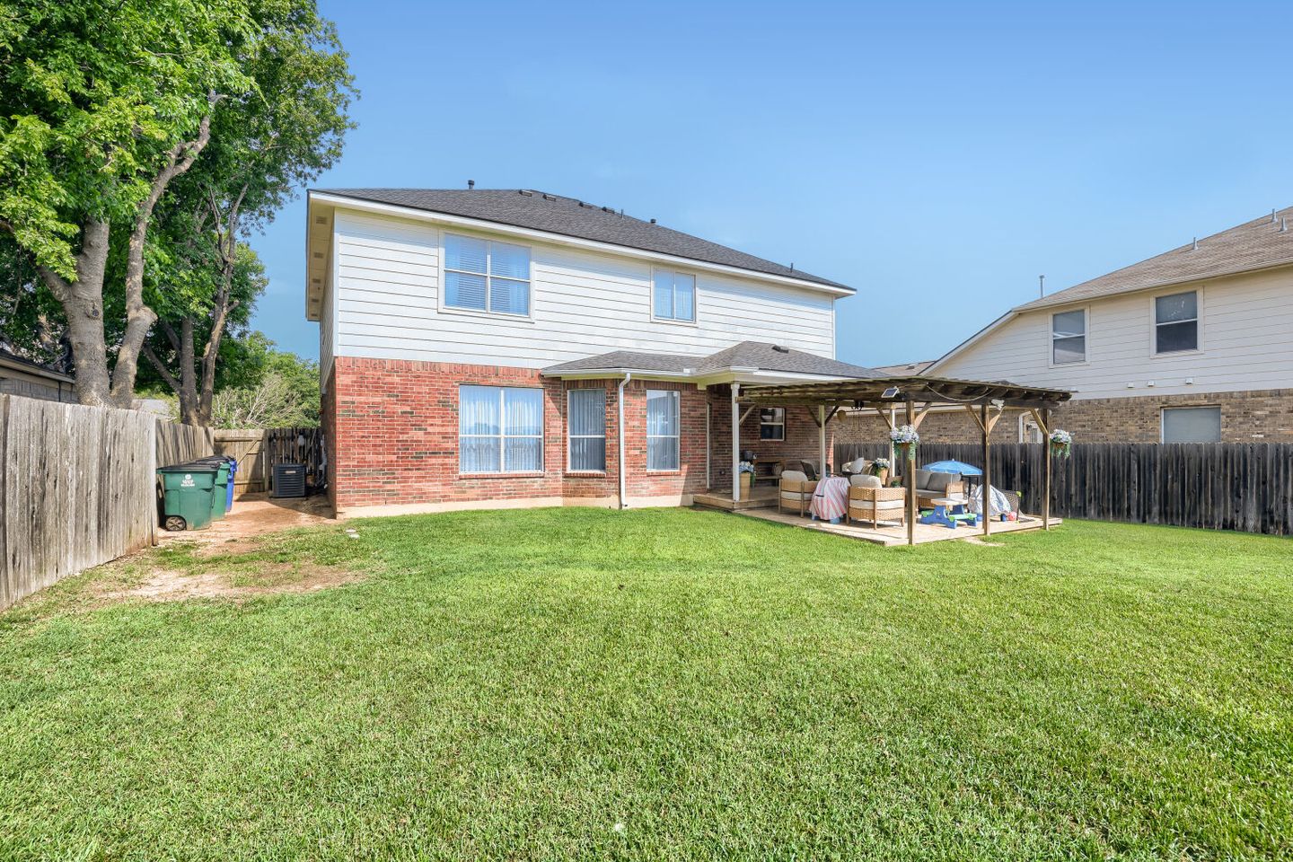 2204-lexfield-ln---web-quality---033---33-exterior-rear.jpg