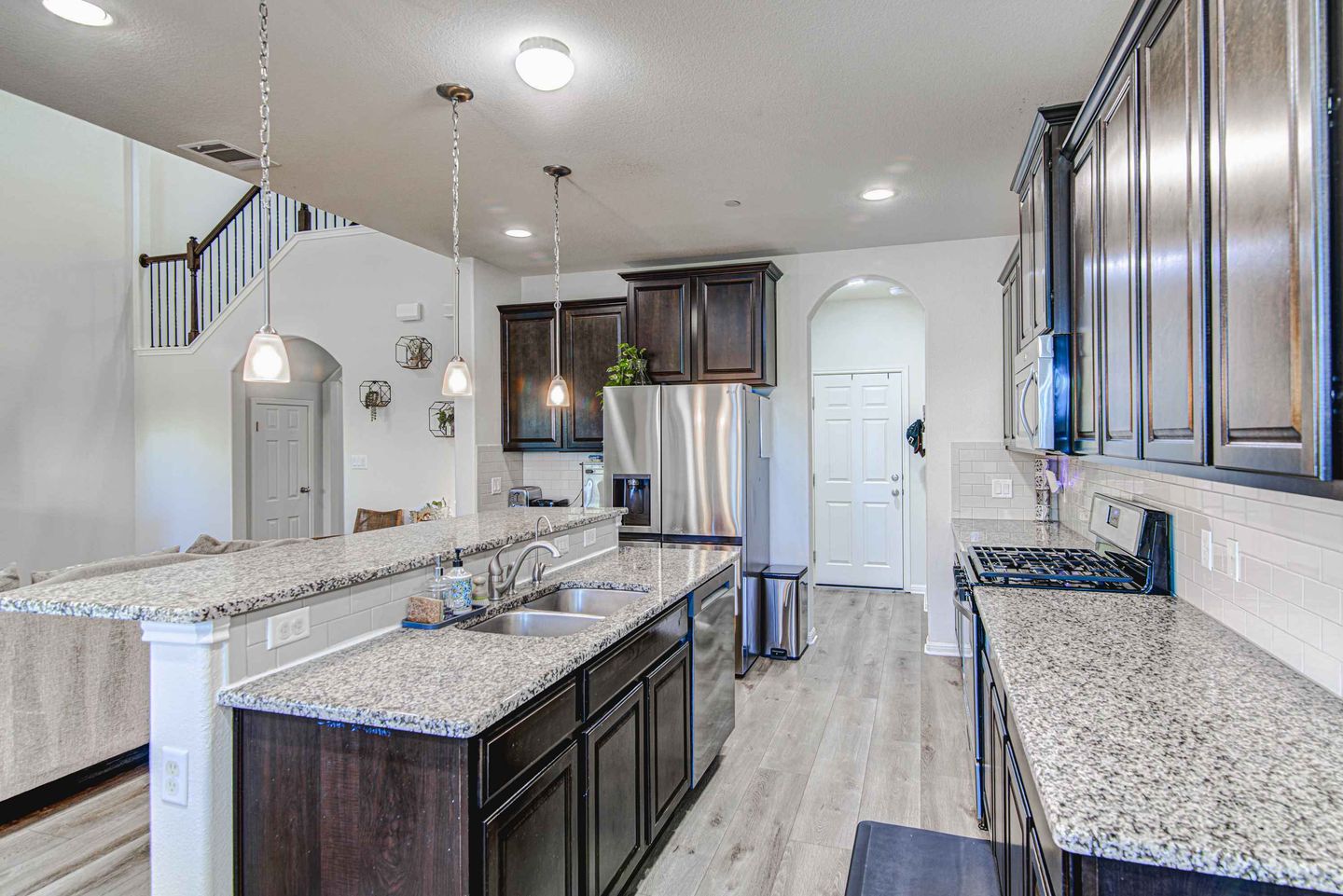 2214-s-lakeline-blvd-philip-rogers-photograph-(c)-33_result.jpg