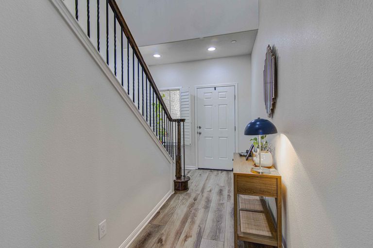 2214-s-lakeline-blvd-philip-rogers-photograph-(c)-4_result.jpg