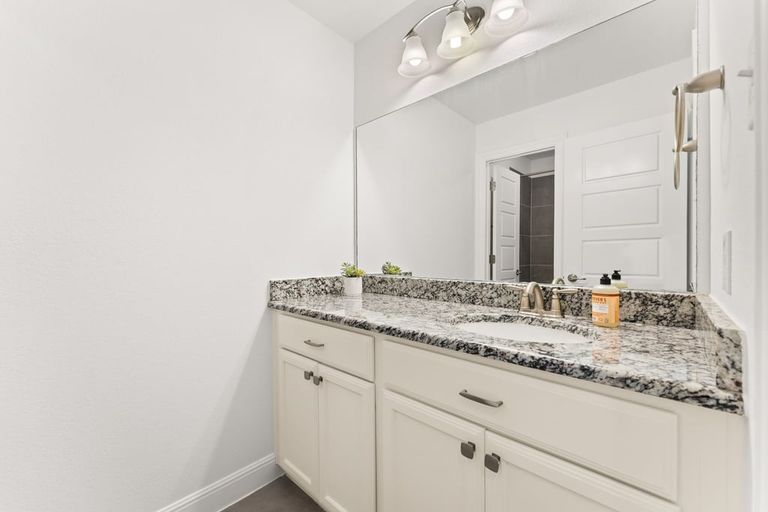 23-custom-3917-rosa-park-ln-(28-of-38).jpg