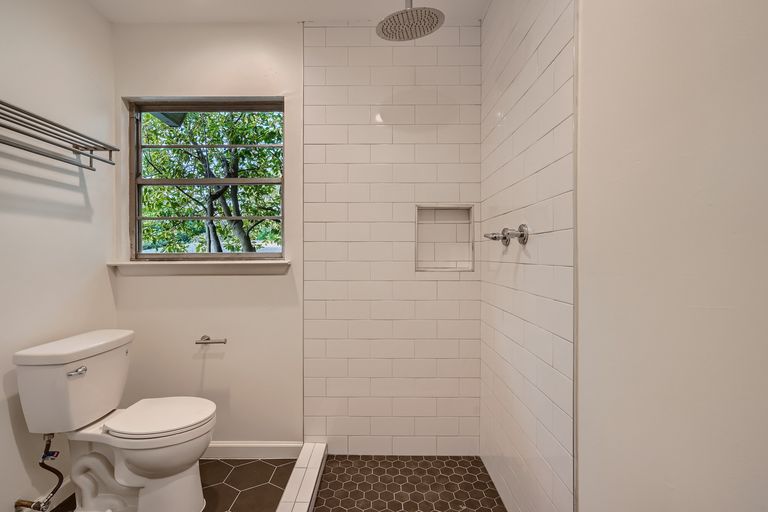 23-primary-bathroom.jpg