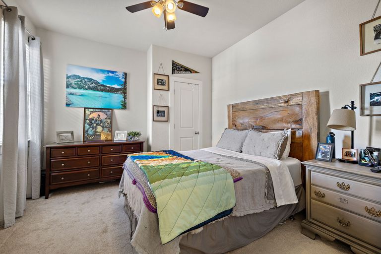 23-web-or-mls-1101-e-parmer-ln-318-kcp-011926---4.jpg