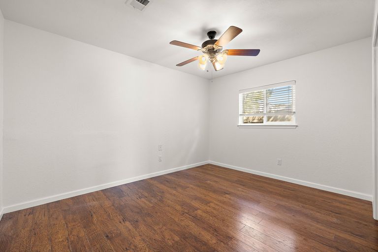 23-web-or-mls-11608-tanglebriar-trail-kcp-090226---10.jpg