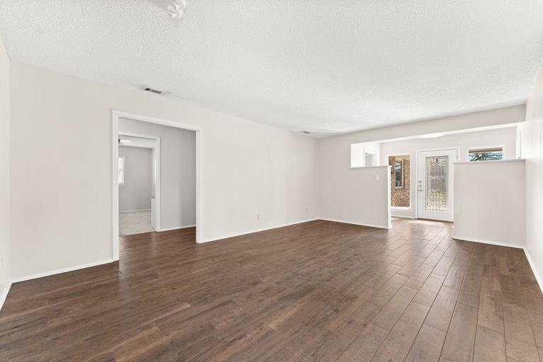 23-web-or-mls-12100-cactus-bend-(24-of-35).jpg