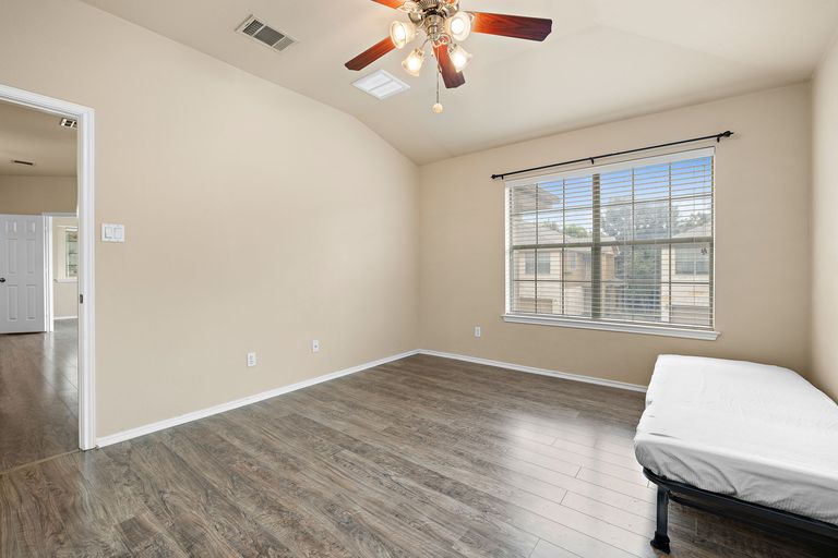 23-web-or-mls-1310-w-parmer-ln,-2401-kcp-052324---15.jpg
