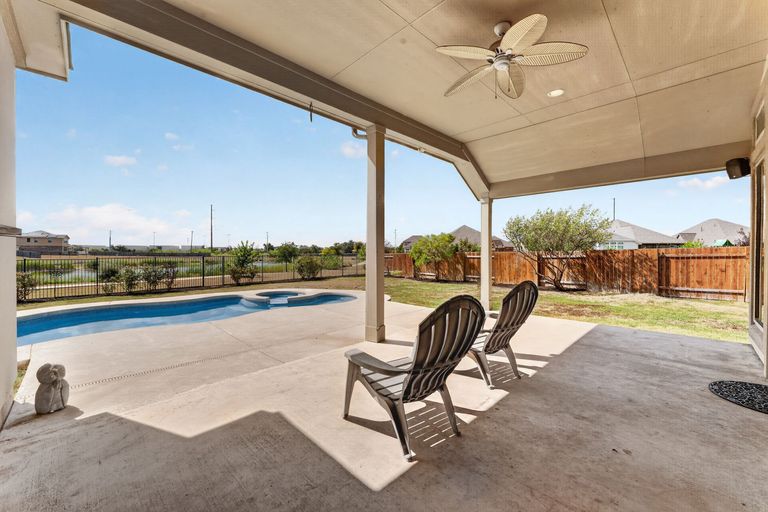 23-web-or-mls-13833-arbor-hill-cove-(23-of-37).jpg