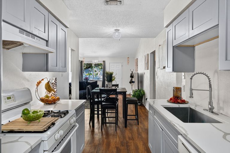 23-web-or-mls-1404-w-braker-ln-a-and-b-(23-of-25).jpg