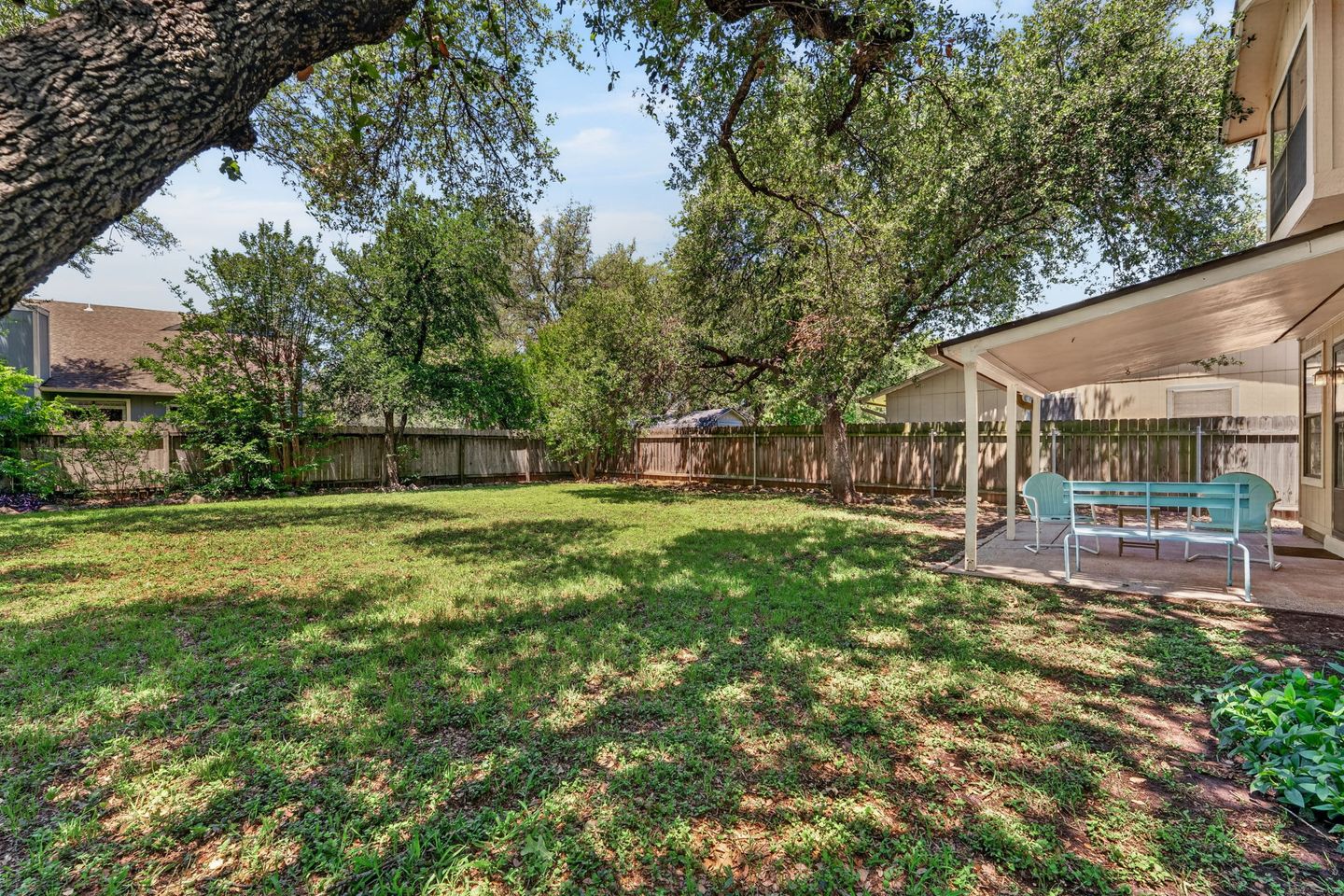23-web-or-mls-1407-black-cherry-dr-(23-of-27).jpg