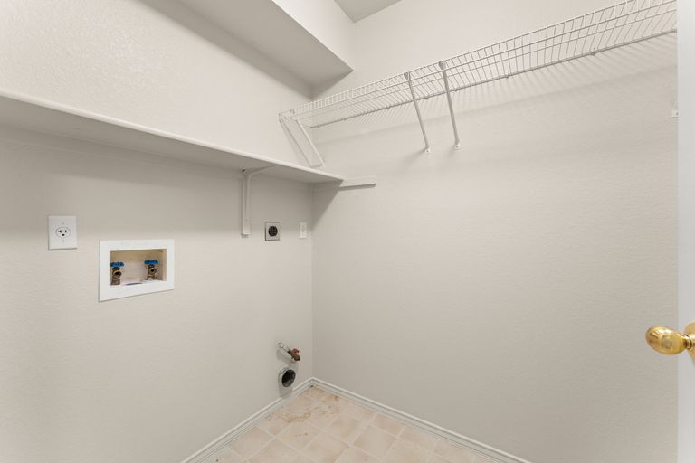 23-web-or-mls-1501-santana-st-(19-of-27).jpg
