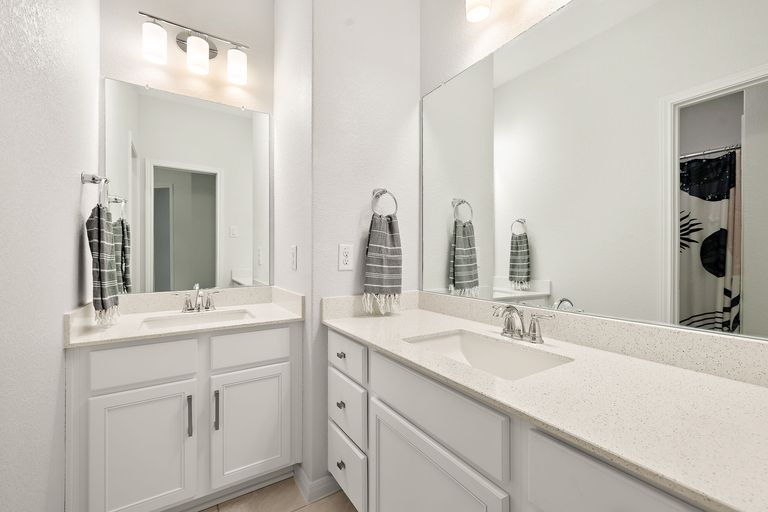 23-web-or-mls-16713-elsinore-ln-kcp-070925---35.jpg