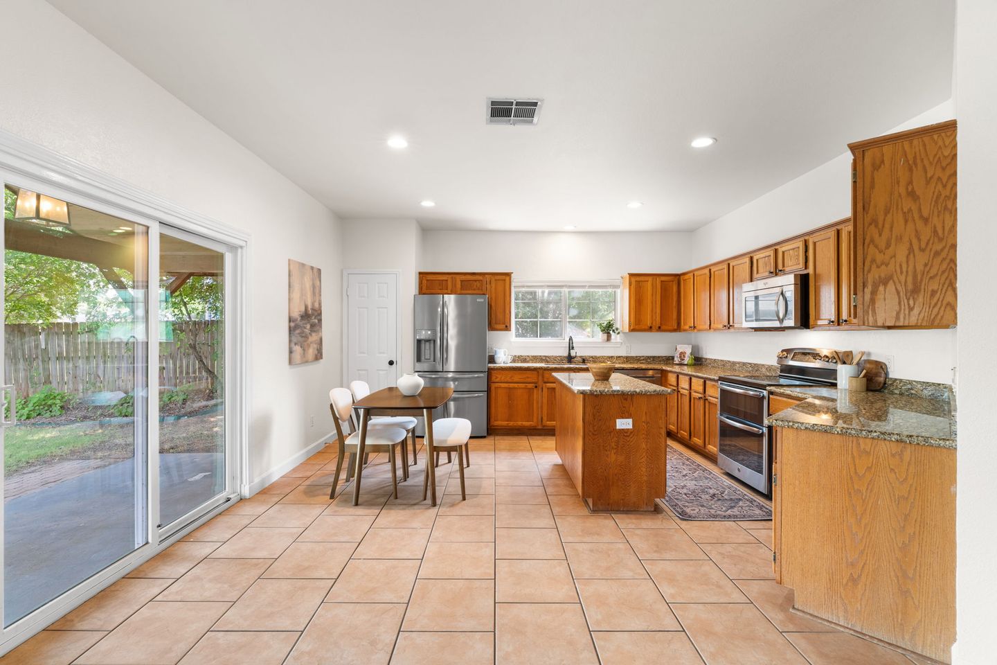 23-web-or-mls-16801-stockton-dr.jpg