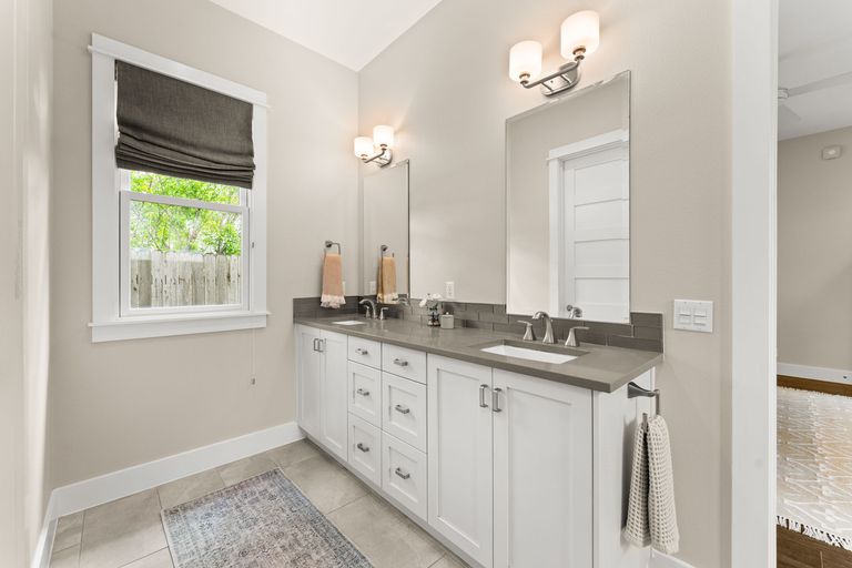 23-web-or-mls-1710-payne-ave-26.jpg