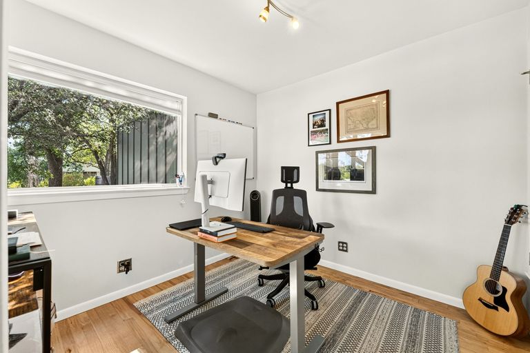 23-web-or-mls-1800-w-10th-st-(23-of-34).jpg