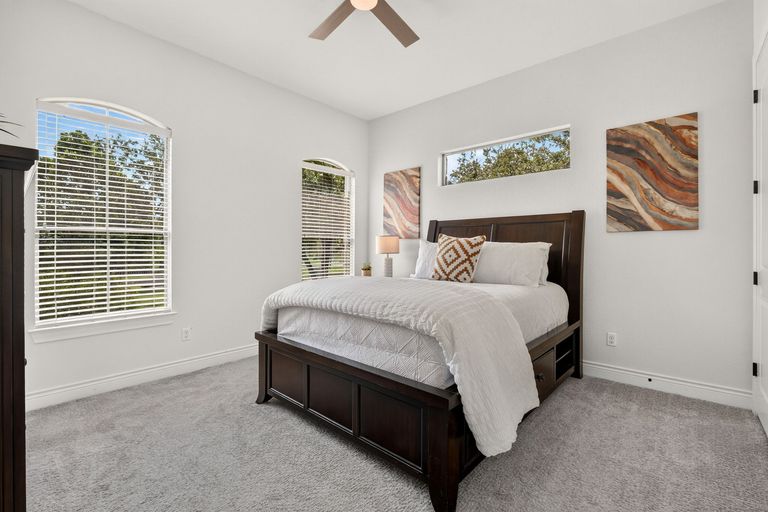 23-web-or-mls-201-canyon-vista-ln-(22-of-37).jpg