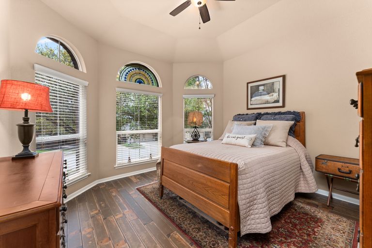 23-web-or-mls-215-choke-canyon-ln-4.jpg