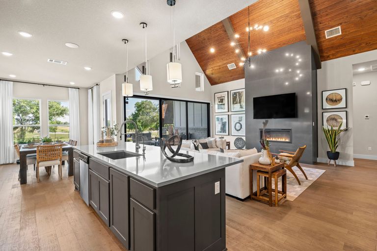 23-web-or-mls-217-northcrest-dr.jpg