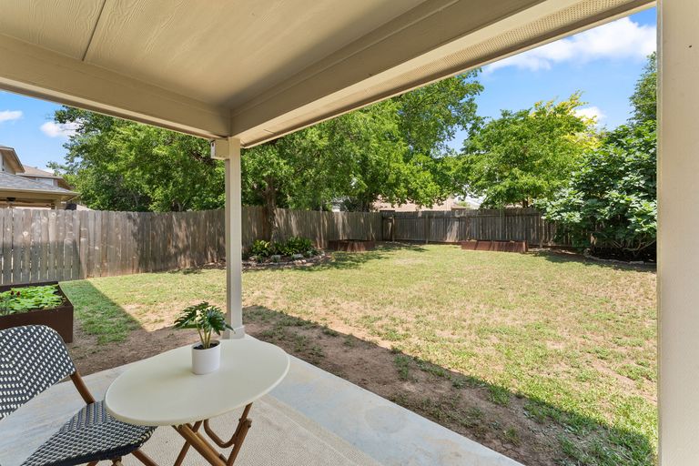 23-web-or-mls-2500-wilma-rudolph-rd-4.jpg