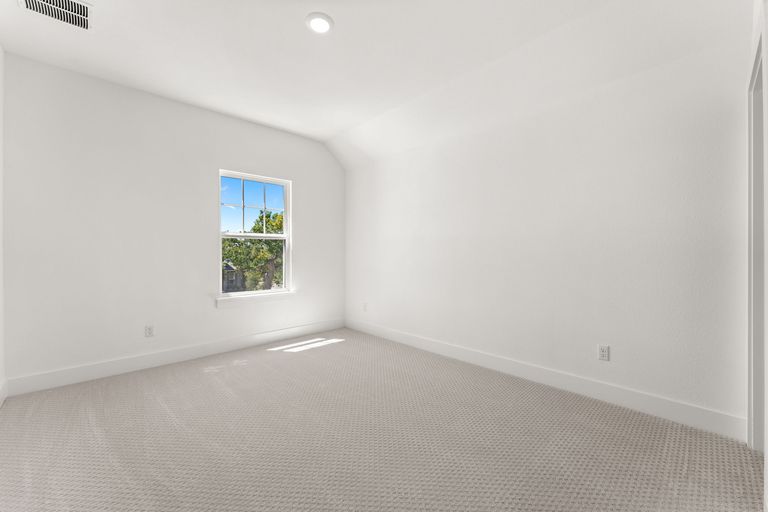23-web-or-mls-320-millbend-rd-19.jpg