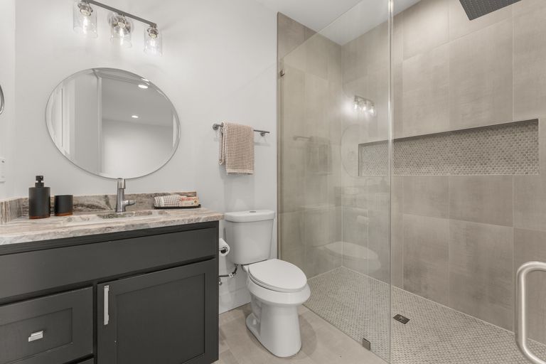 23-web-or-mls-3814-wadford-st-(14-of-36).jpg