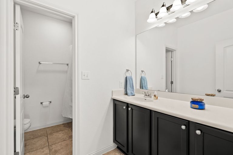 23-web-or-mls-3831-sapphire-loop-25.jpg