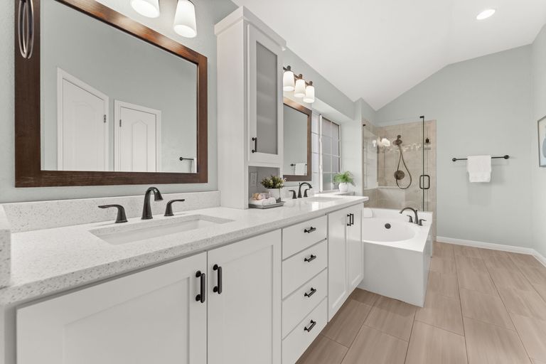 23-web-or-mls-5900-savin-hill-ct-28.jpg