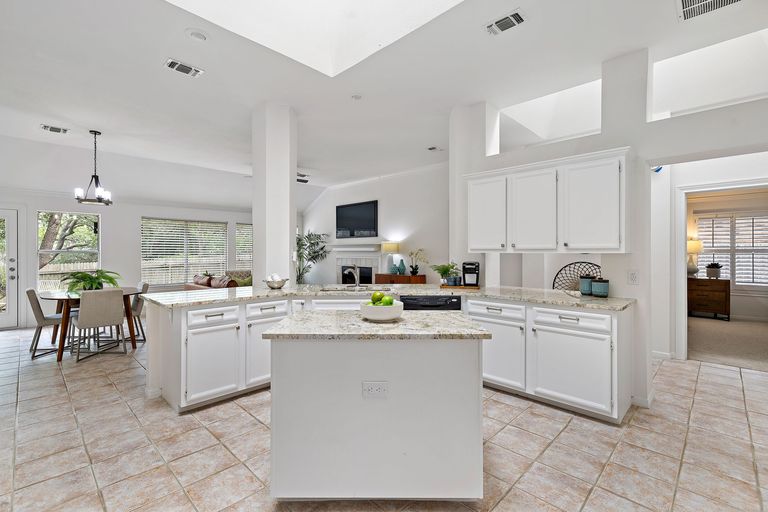 23-web-or-mls-6500-back-bay-ln-kcp-050824---179.jpg