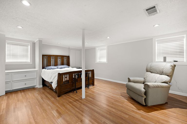 23-web-or-mls-7-inwood-cir-020625-23.jpg