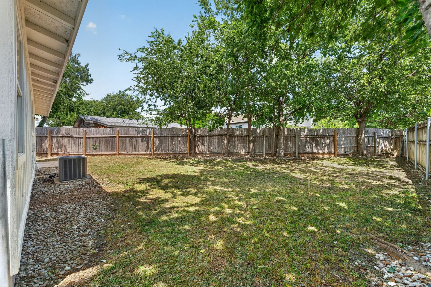 23-web-or-mls-7711-watson-st-b-(24-of-25).jpg