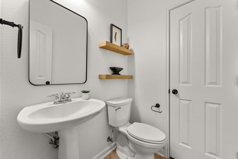 23-web-or-mls-8300-alophia-dr-12.jpg