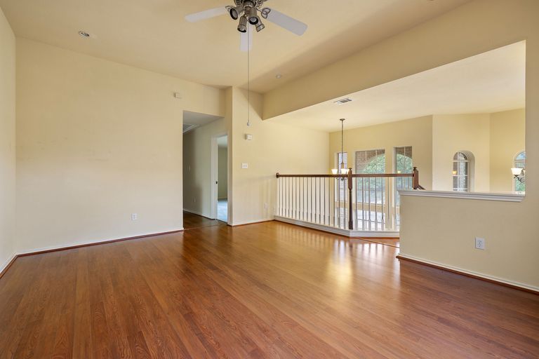 23-web-or-mls-8410-cambria-dr-kcp-042425---59.jpg