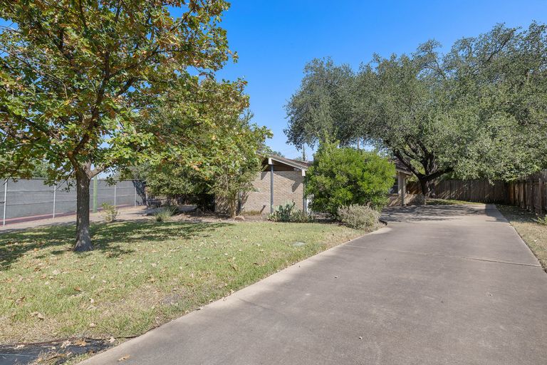 23-web-or-mls-8802-westover-club-dr-kcp-091725---224.jpg
