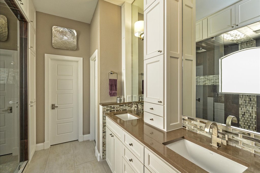 24-024_master-bathroom.jpg