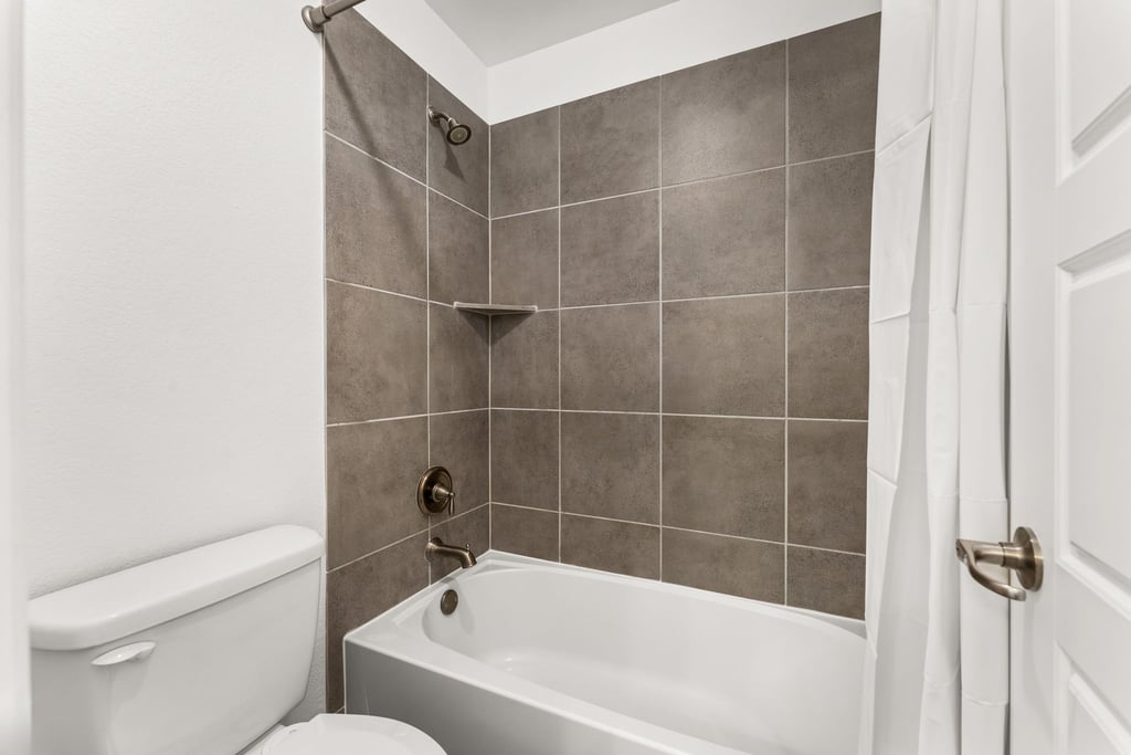 24-custom-3917-rosa-park-ln-(29-of-38).jpg