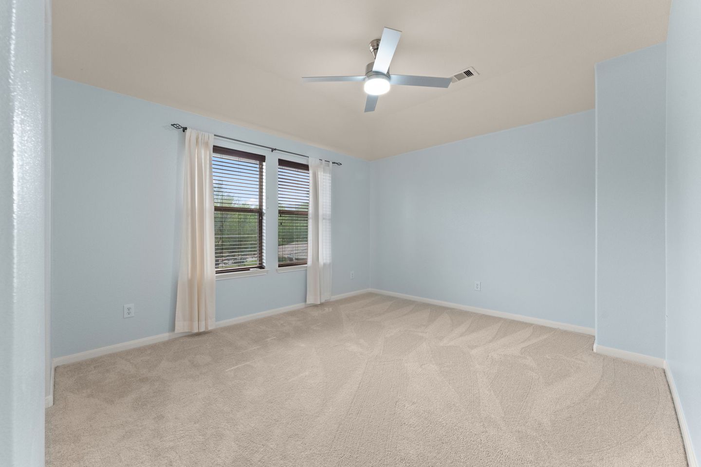 24-web-or-mls-11205-cap-stone-dr-(3-of-8).jpg