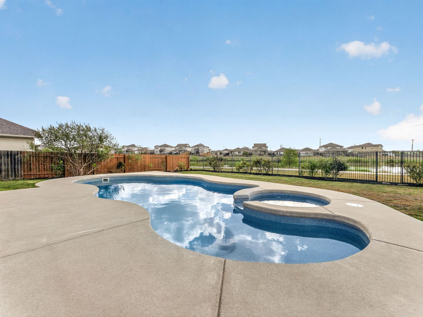 24-web-or-mls-13833-arbor-hill-cove-(28-of-37)-1790374628.jpg